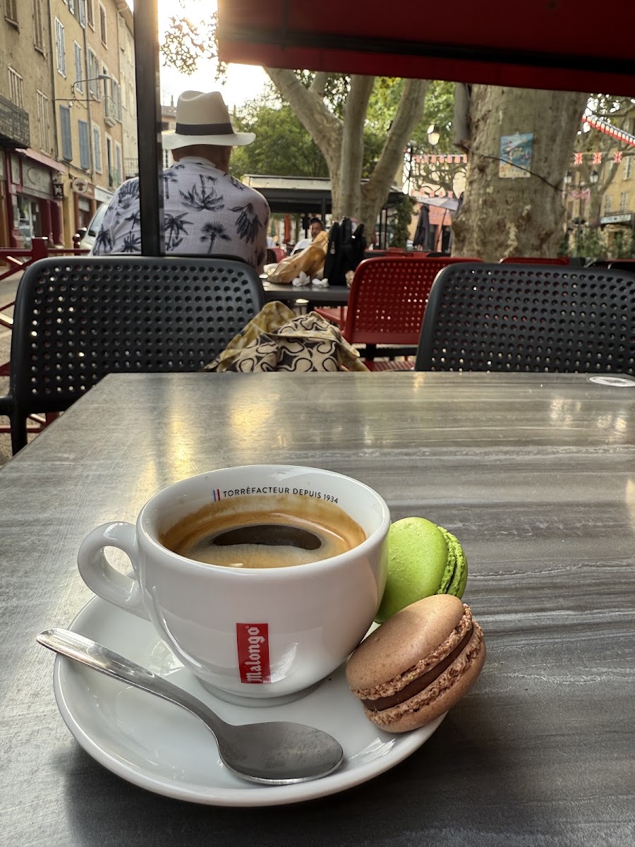 Café Des Négociant - 2