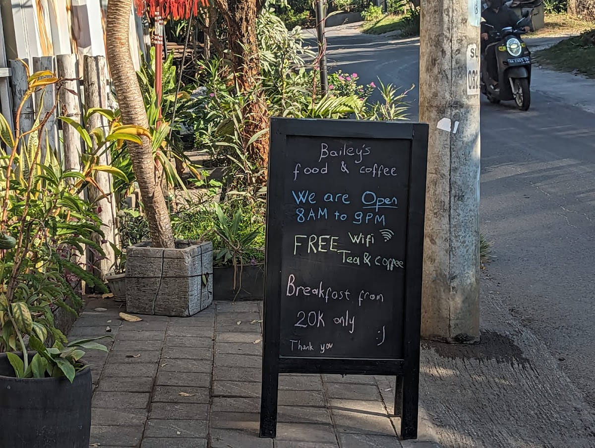 Bailey's Food & Cafe - 8