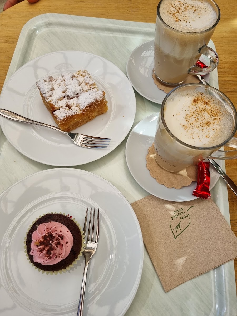 Cafe Florina - 100% Vegan - 8