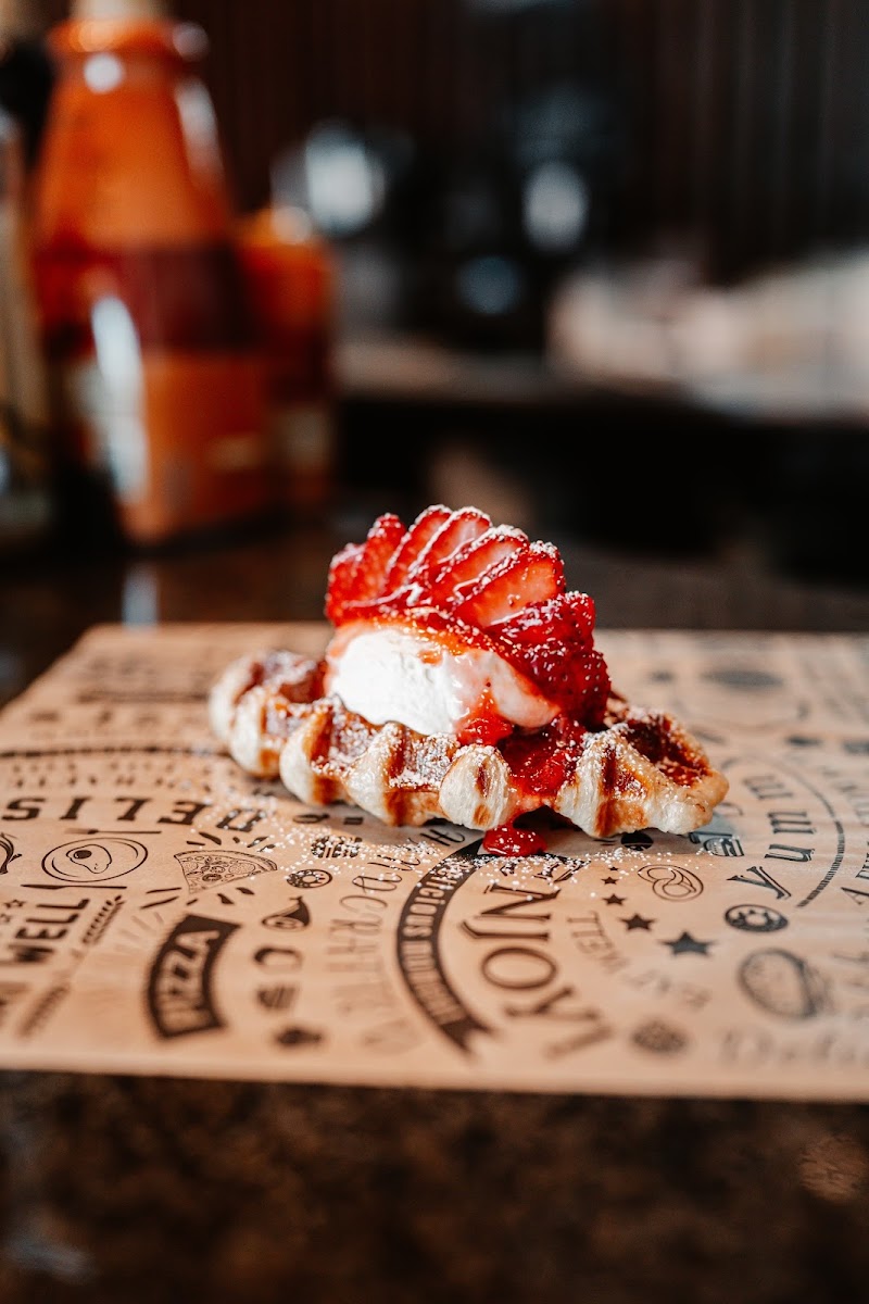 Clover and Mug (Kona Inn Shopping Village) - 8