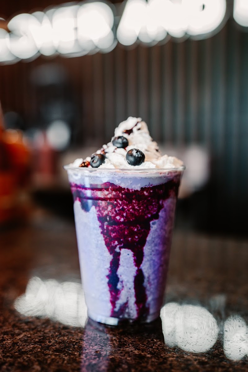 Clover and Mug (Kona Inn Shopping Village) - 9