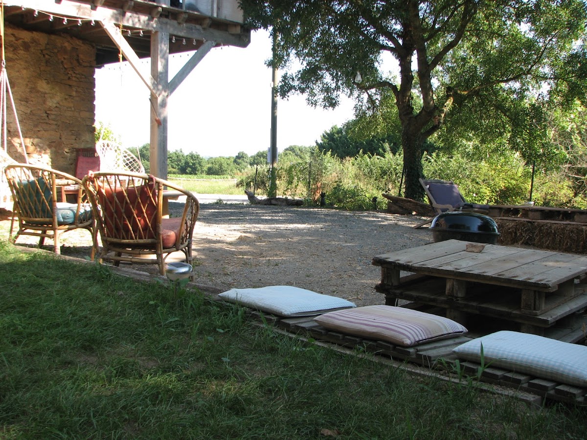 Aux 4 chats Café Cour