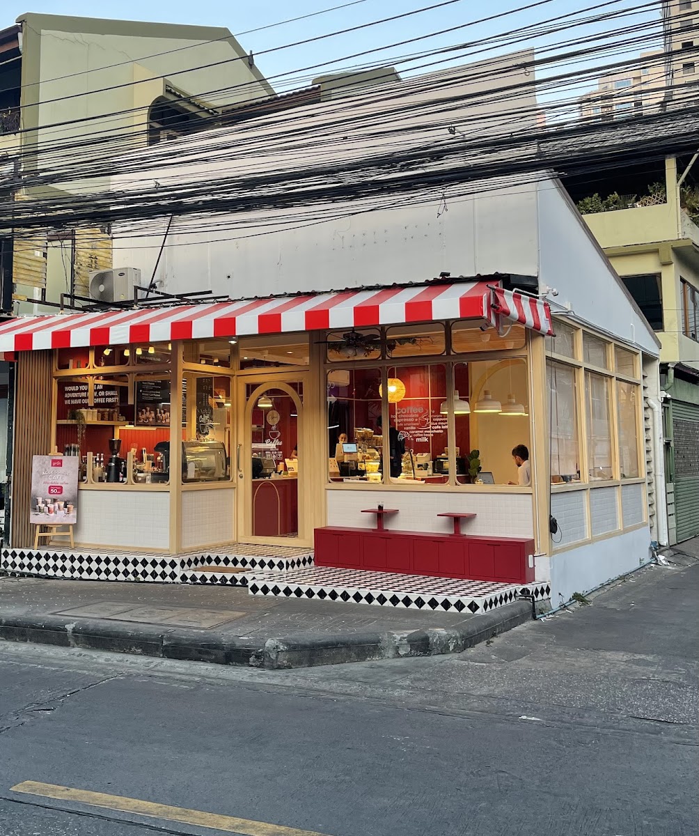GRUN CAFE SUKHUMVIT 16