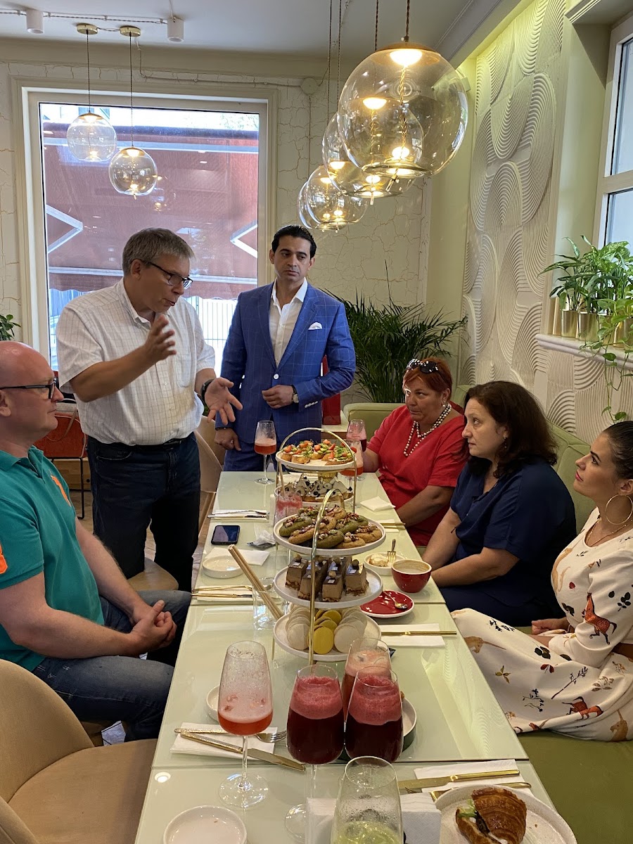 NIQA patisserie & cafe