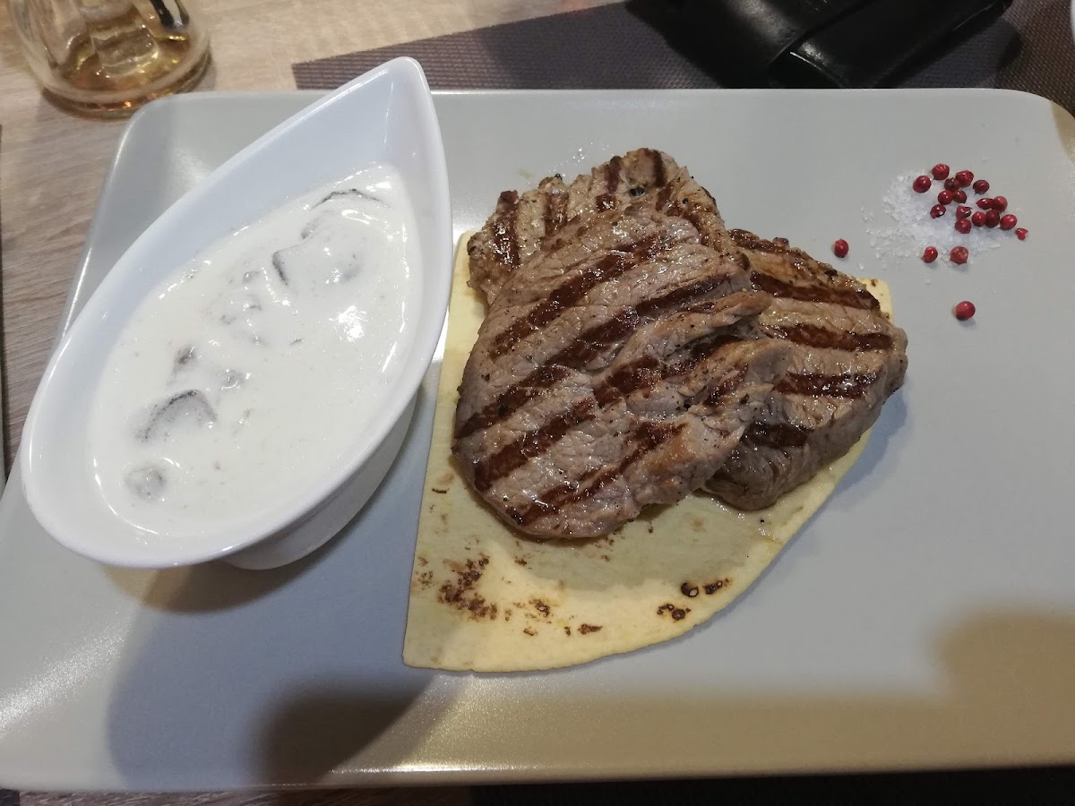 John & Jolie Cafe - 8