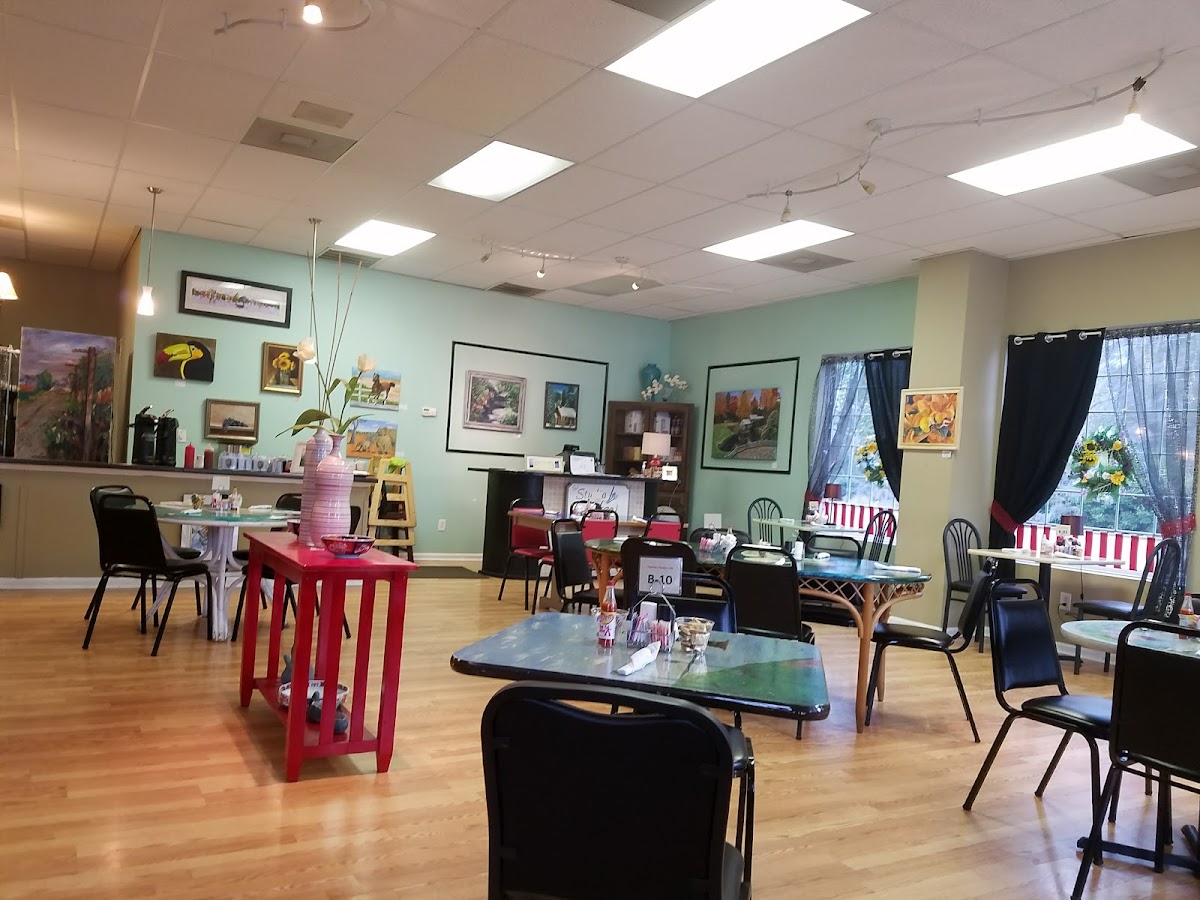 Charlie's Studio Cafe - 6