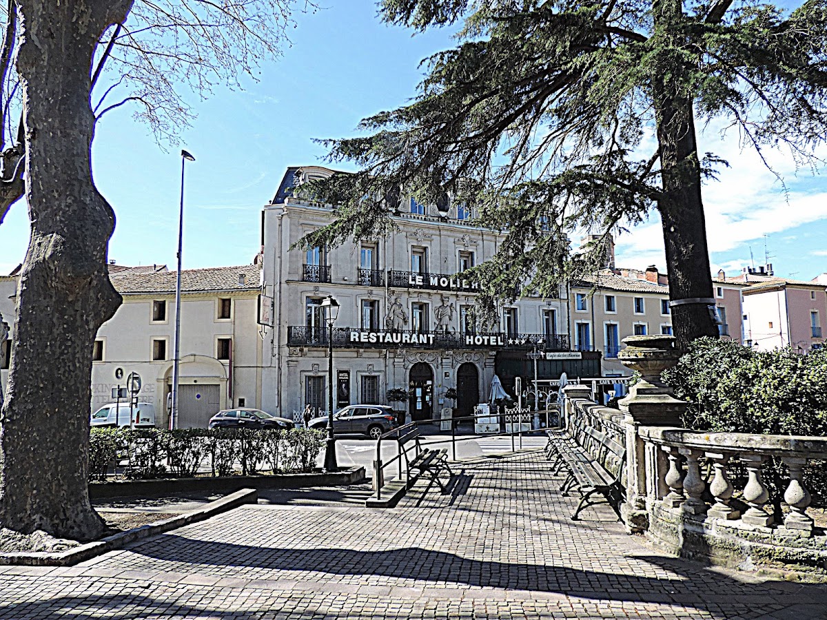 Cafe De La Bourse - 3