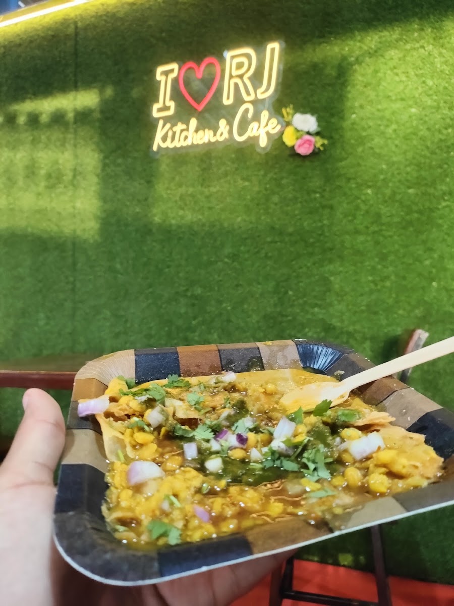 RJ Kitchen & Cafe - 4