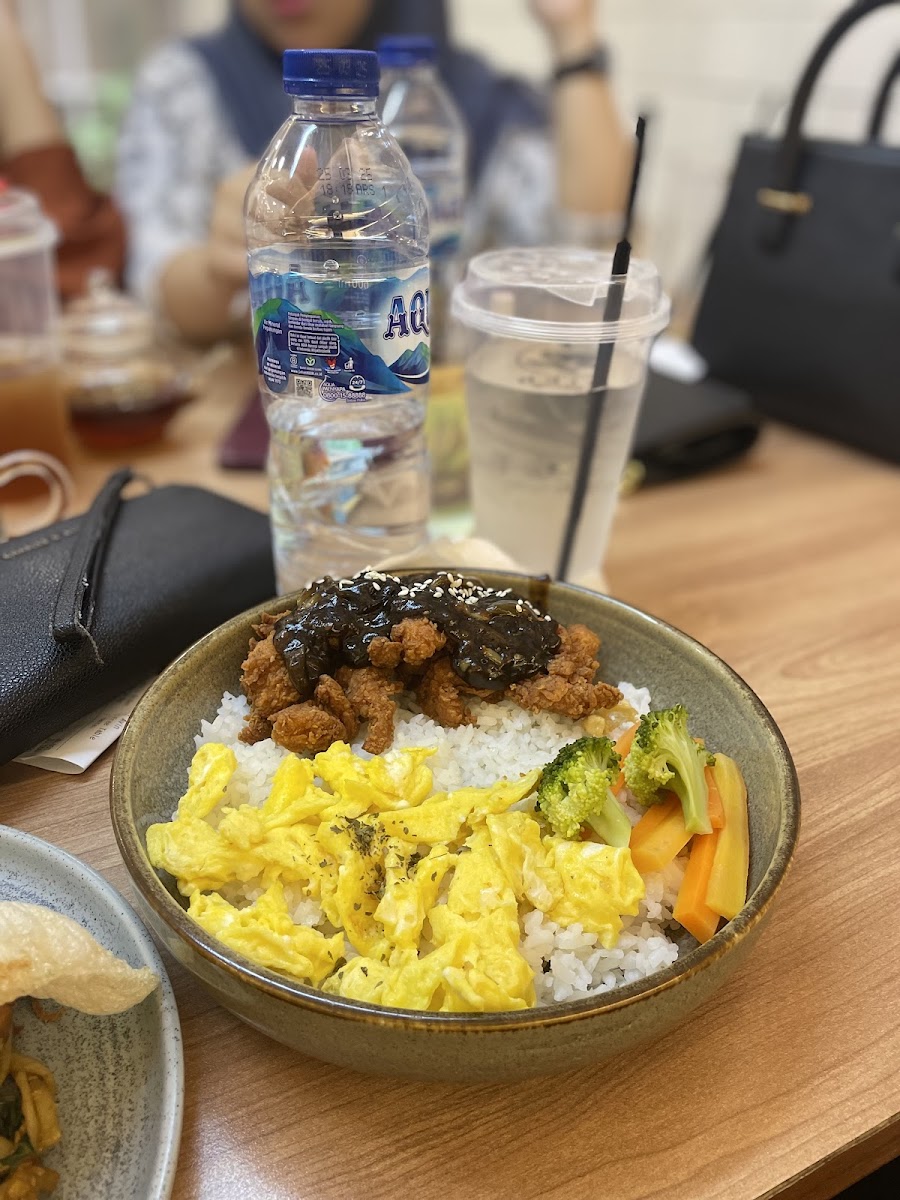 VIER COFFEE AND EATERY - 8