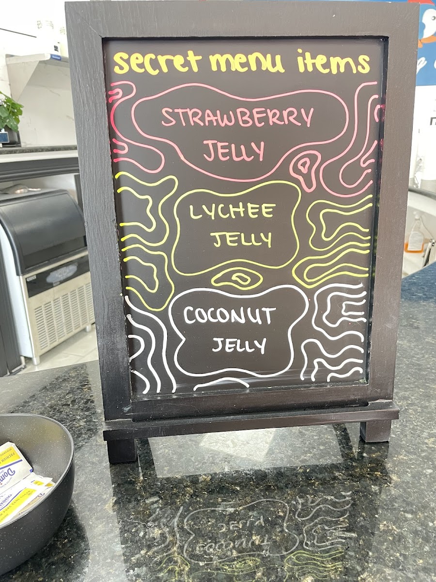 YOZI CAFE, Frozen Yogurt, Boba Tea and Smoothies - 6