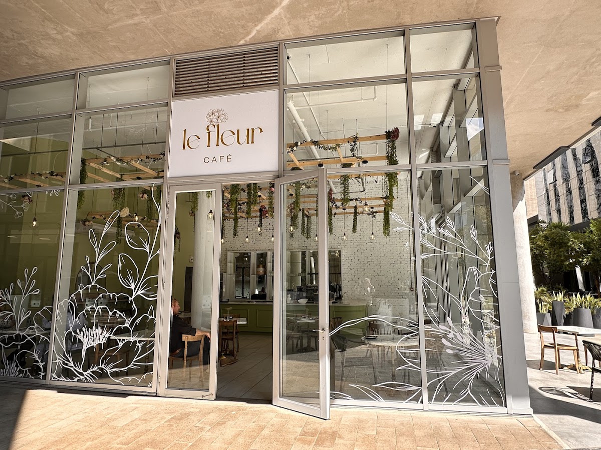 Le Fleur Cafe