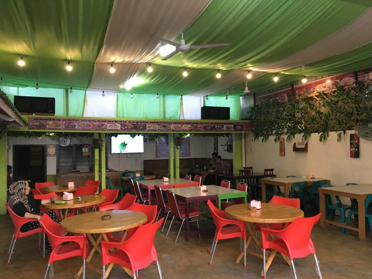 Annisa Cafe