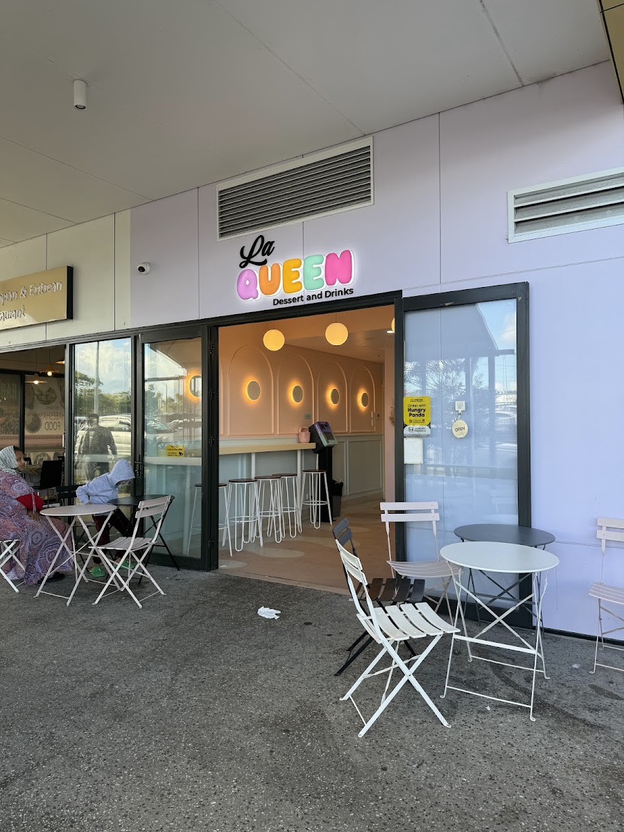 LA QUEEN DESSERTS AND DRINKS