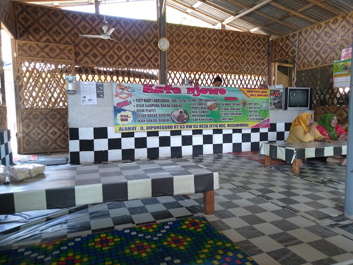 Lesehan Cafe Njowo