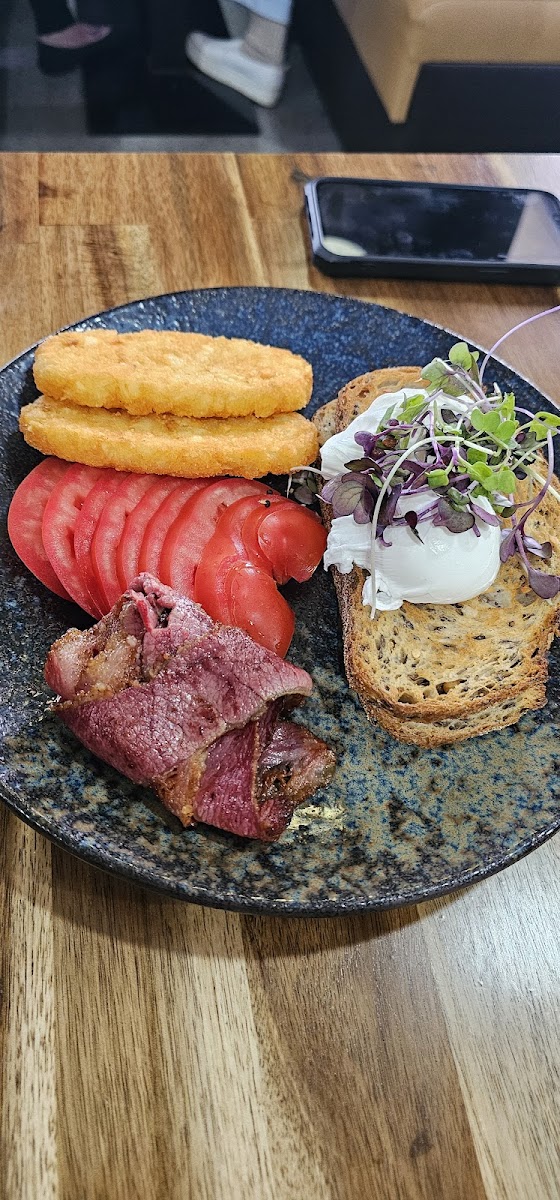 Wolf Cafe & Eatery - 9