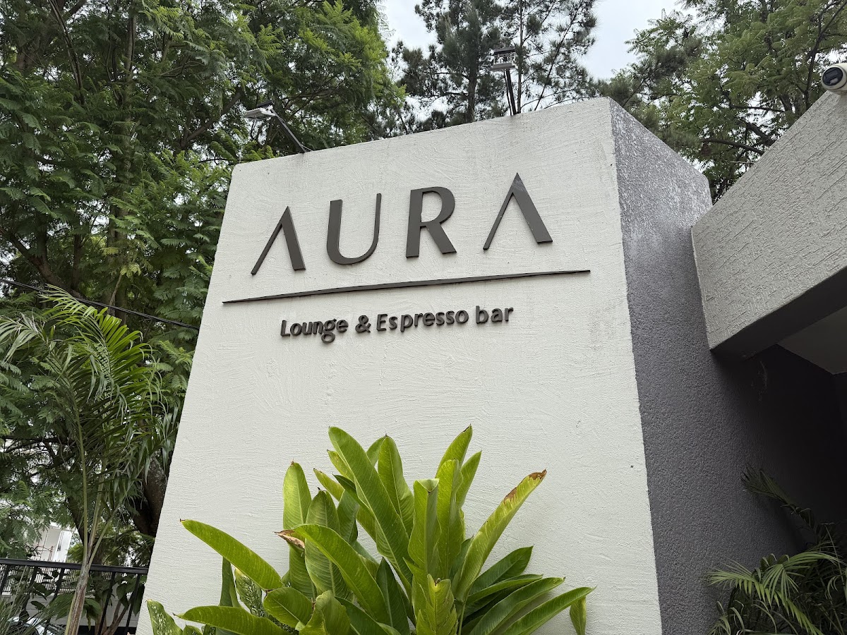 Aura Lounge and Espresso Bar - 4