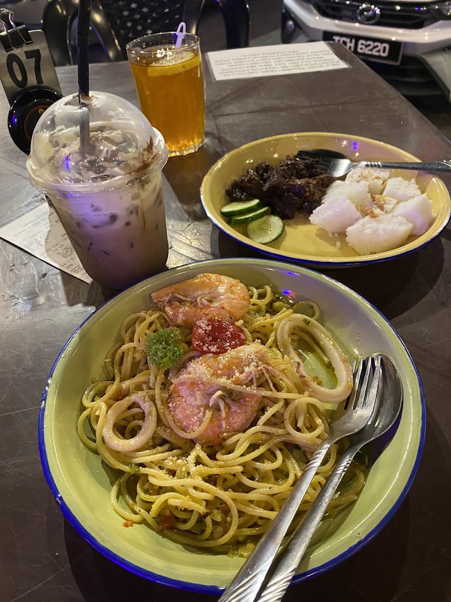 Laksamana Street Cafe - 10