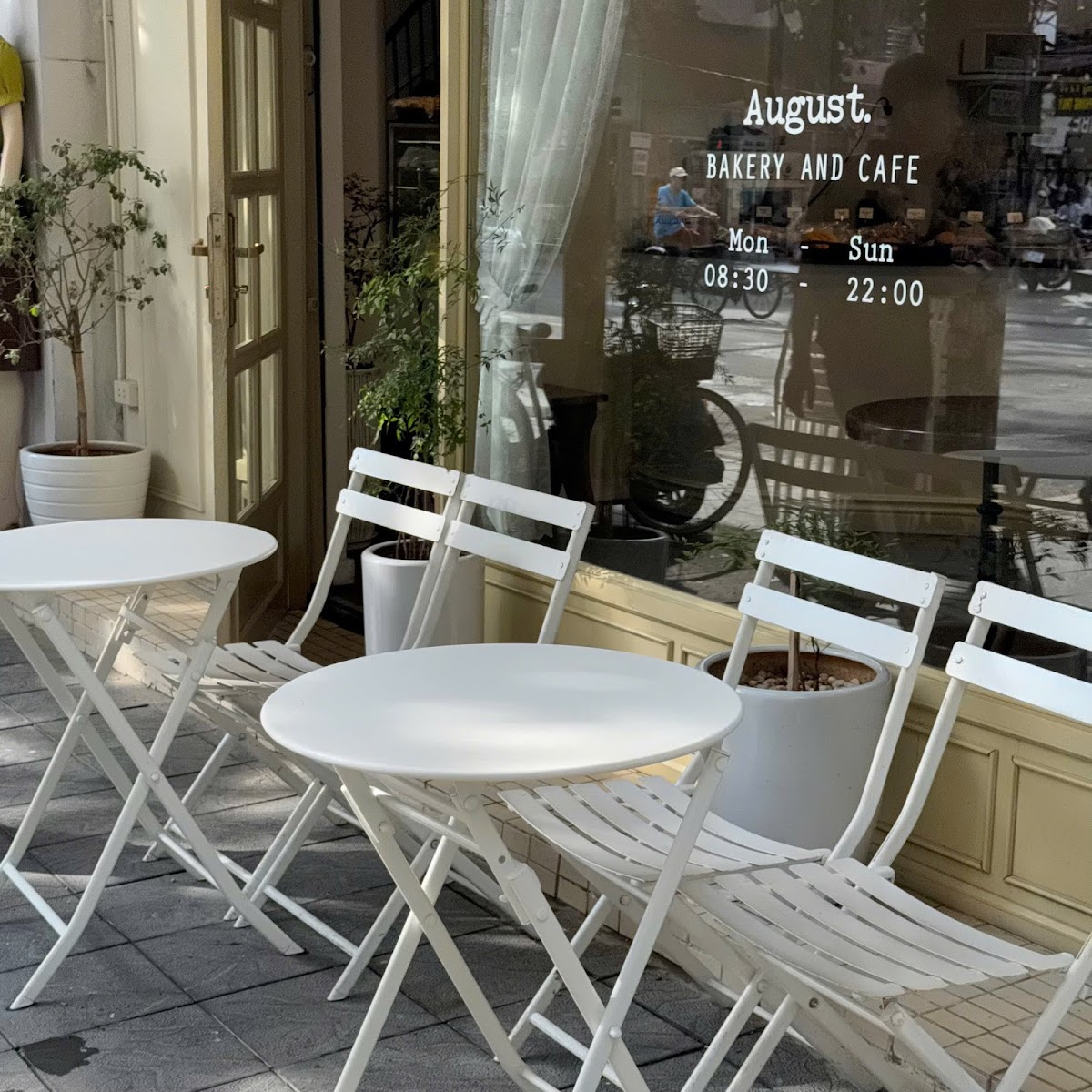 August tea and coffee