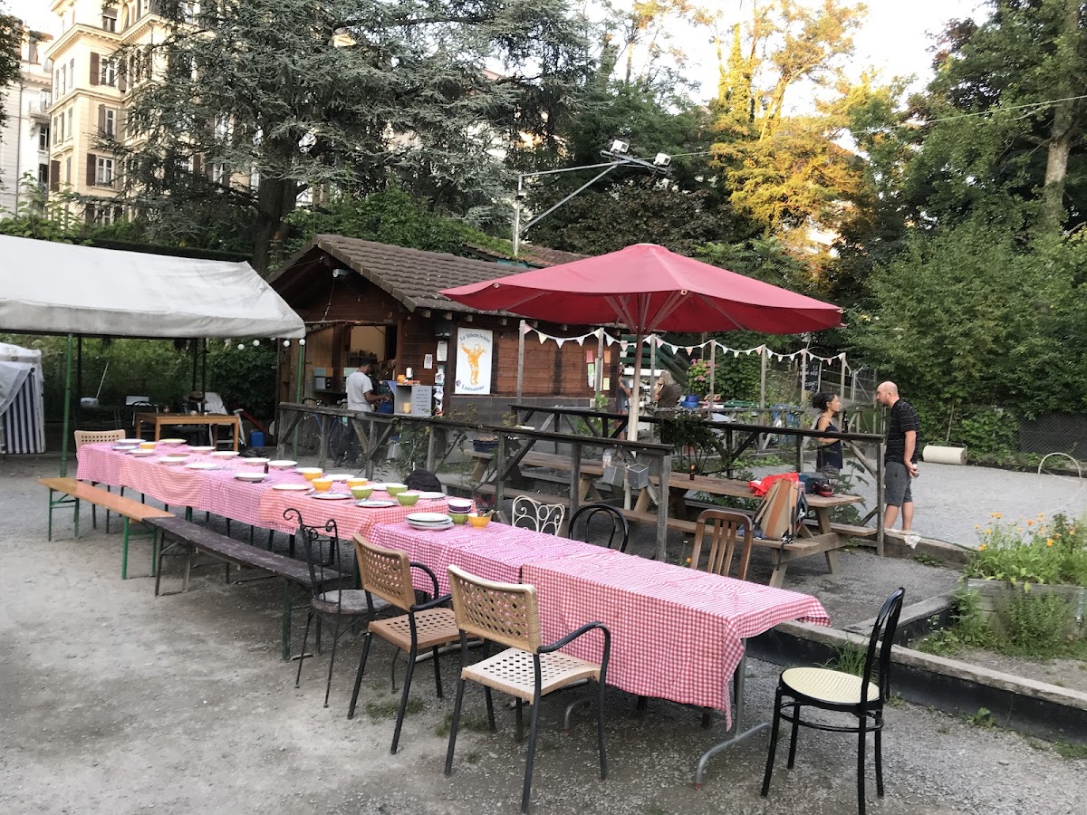 Place de Petanque 'La Valencienne'