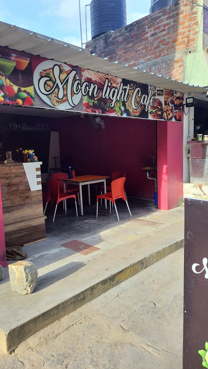 Moon Light Cafe