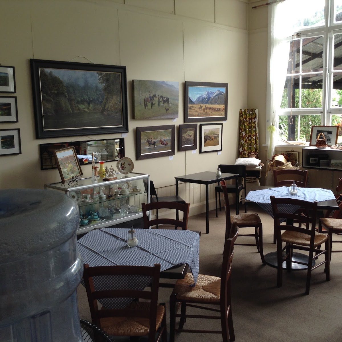 Matahiwi Cafe and Roadside Cabins