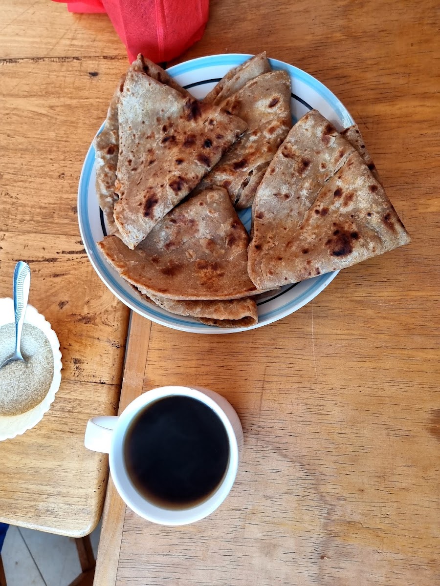 Kuku Joint Hotel, Place ya kuku kienyeji