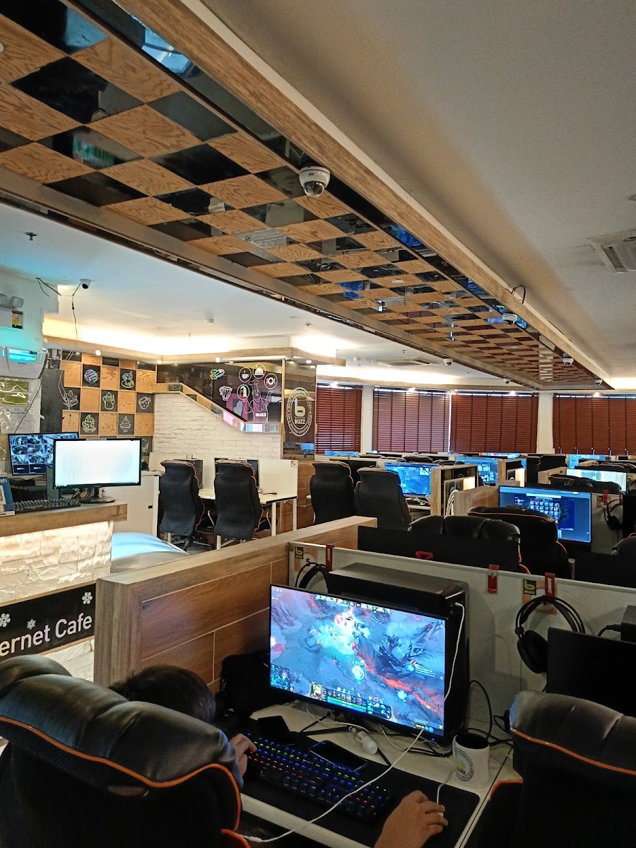 Buzz Premium Internet Cafe - Tomas Morato branch