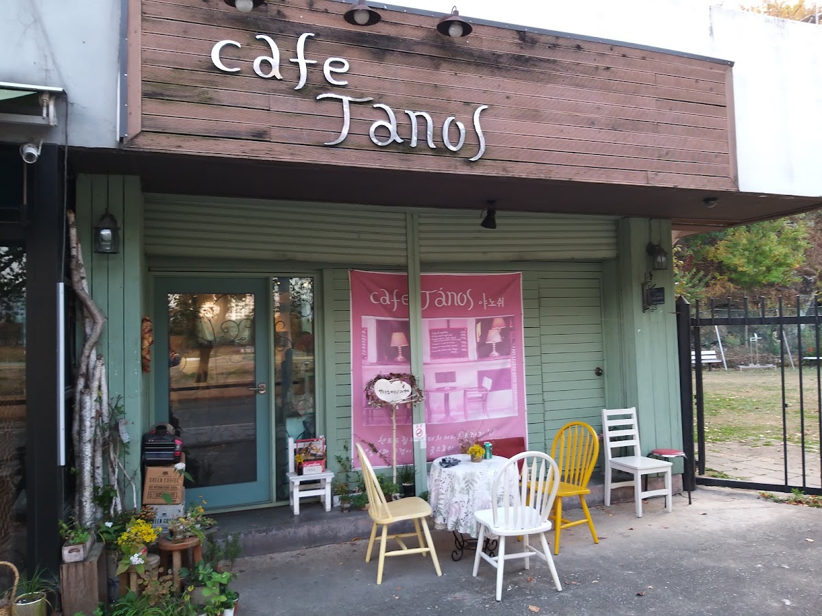Cafe Janos