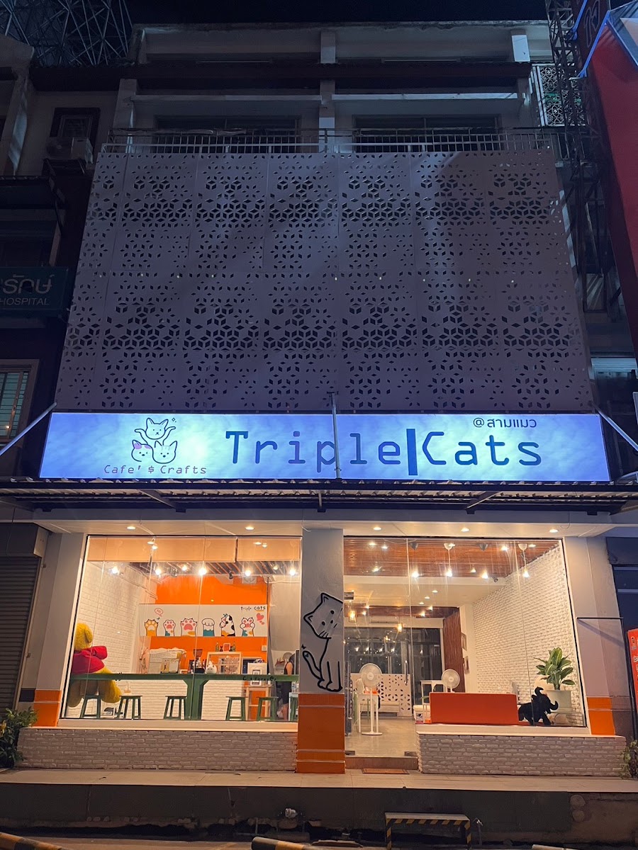 Triple Cats Cafe & Crafts (สามแมว)