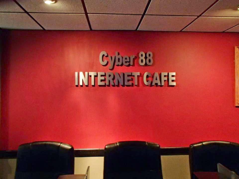 Internet Cafe Cyber 88 - 6