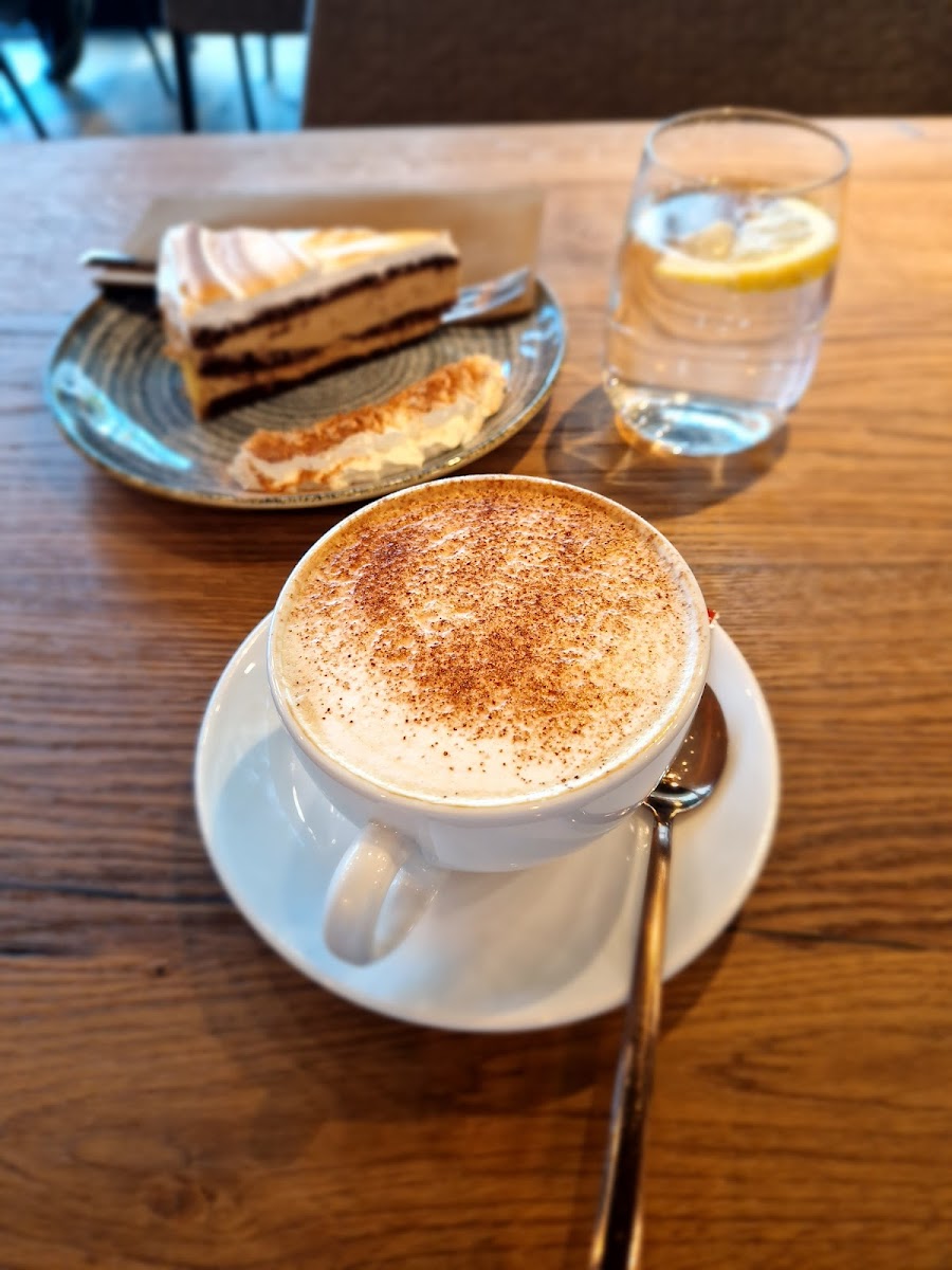 Livi's Cafe & Lounge - 2