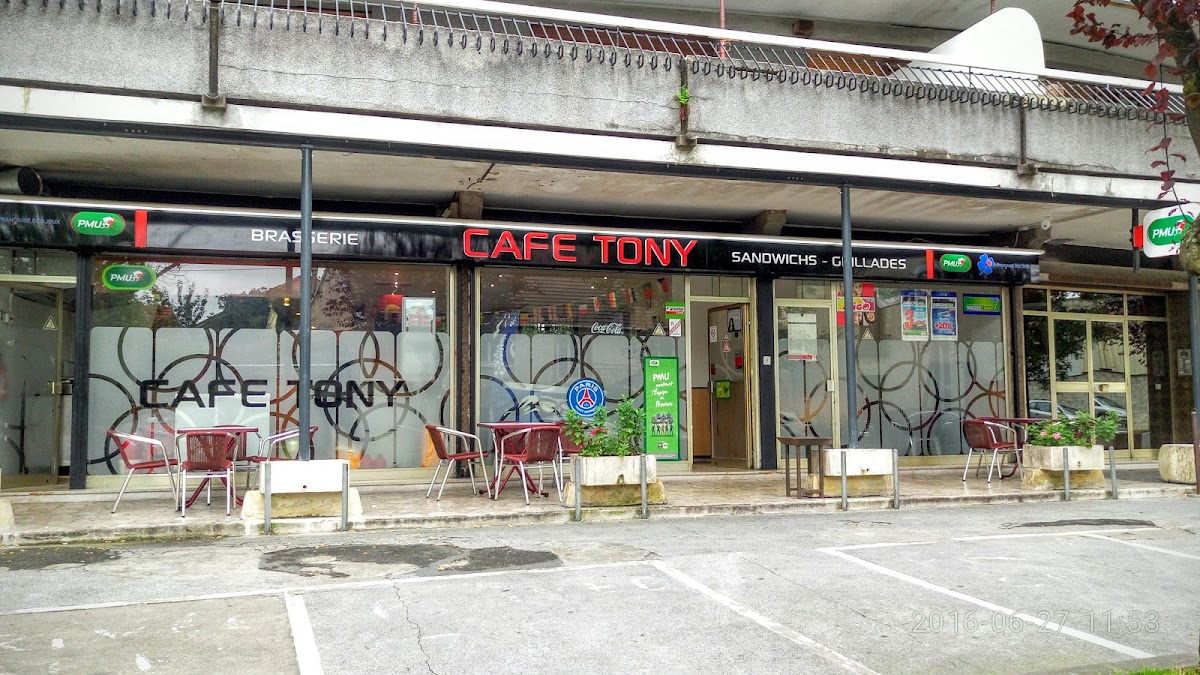 Café Tony.