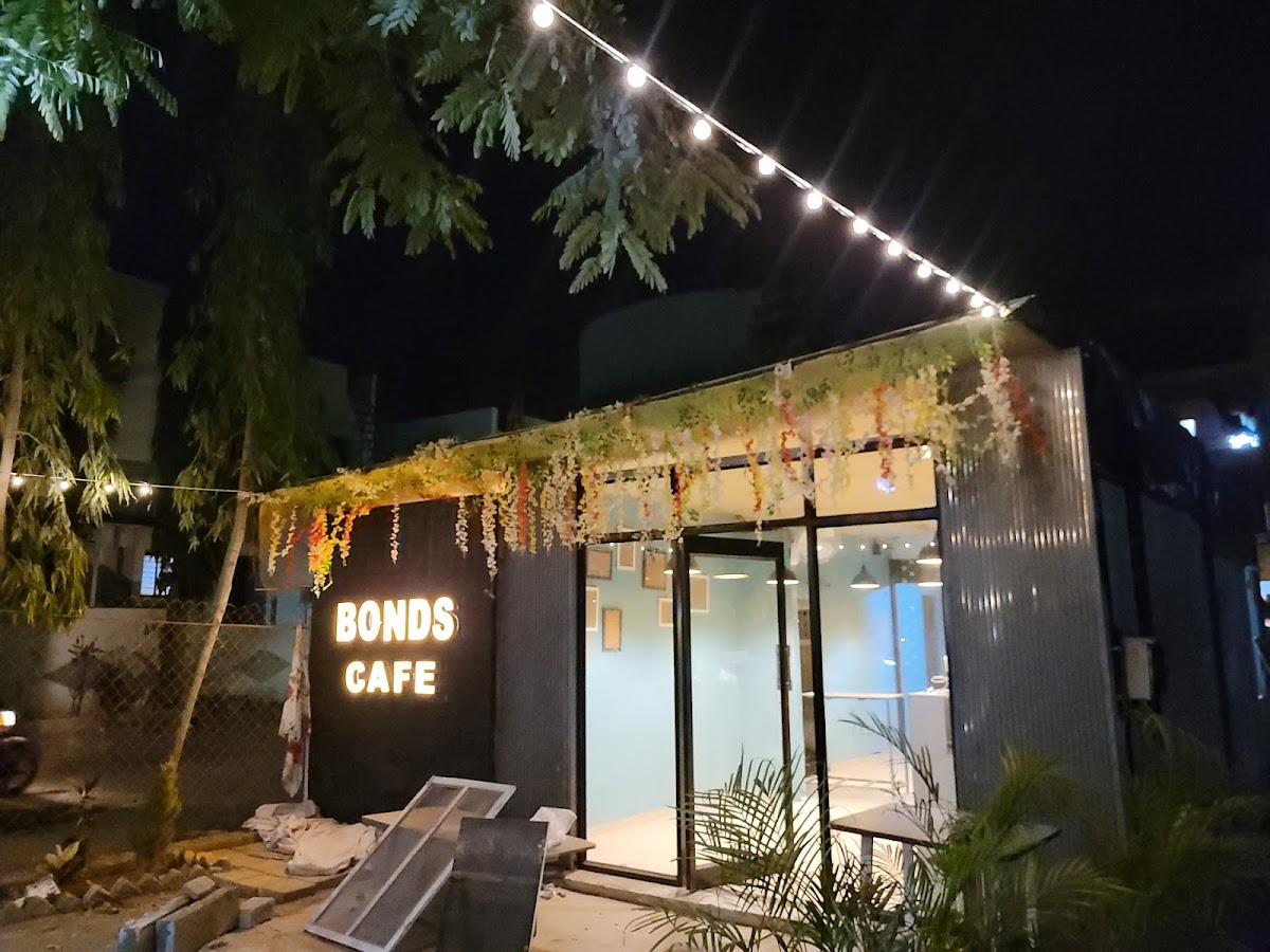 BONDS CAFE - 2