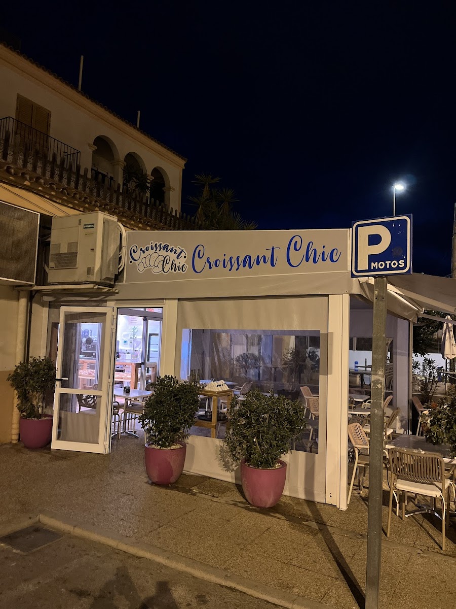 Croissant Chic