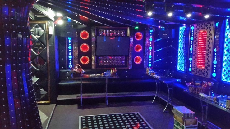 Th - Cafe & Karaoke - 3