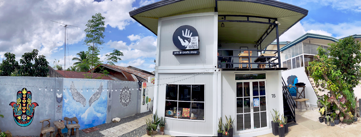 Big and Small Hands: Arts and Crafts Shop