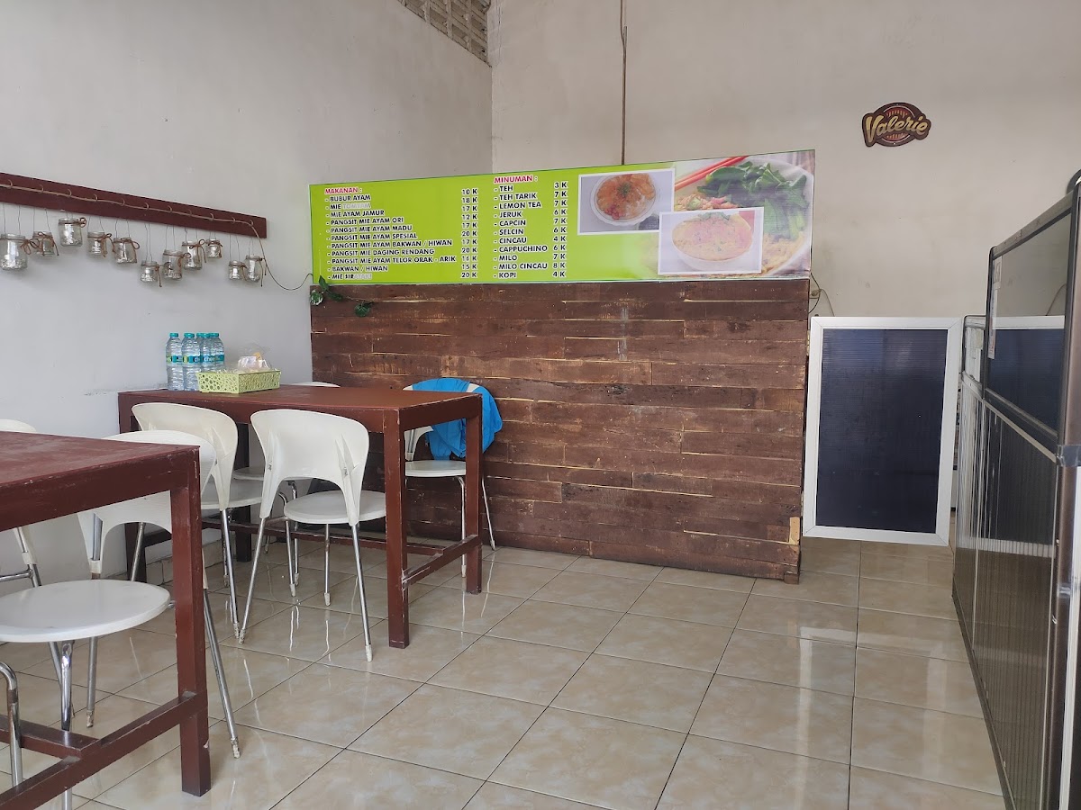 Valerie Terang Bulan & Ice Cream Cafe