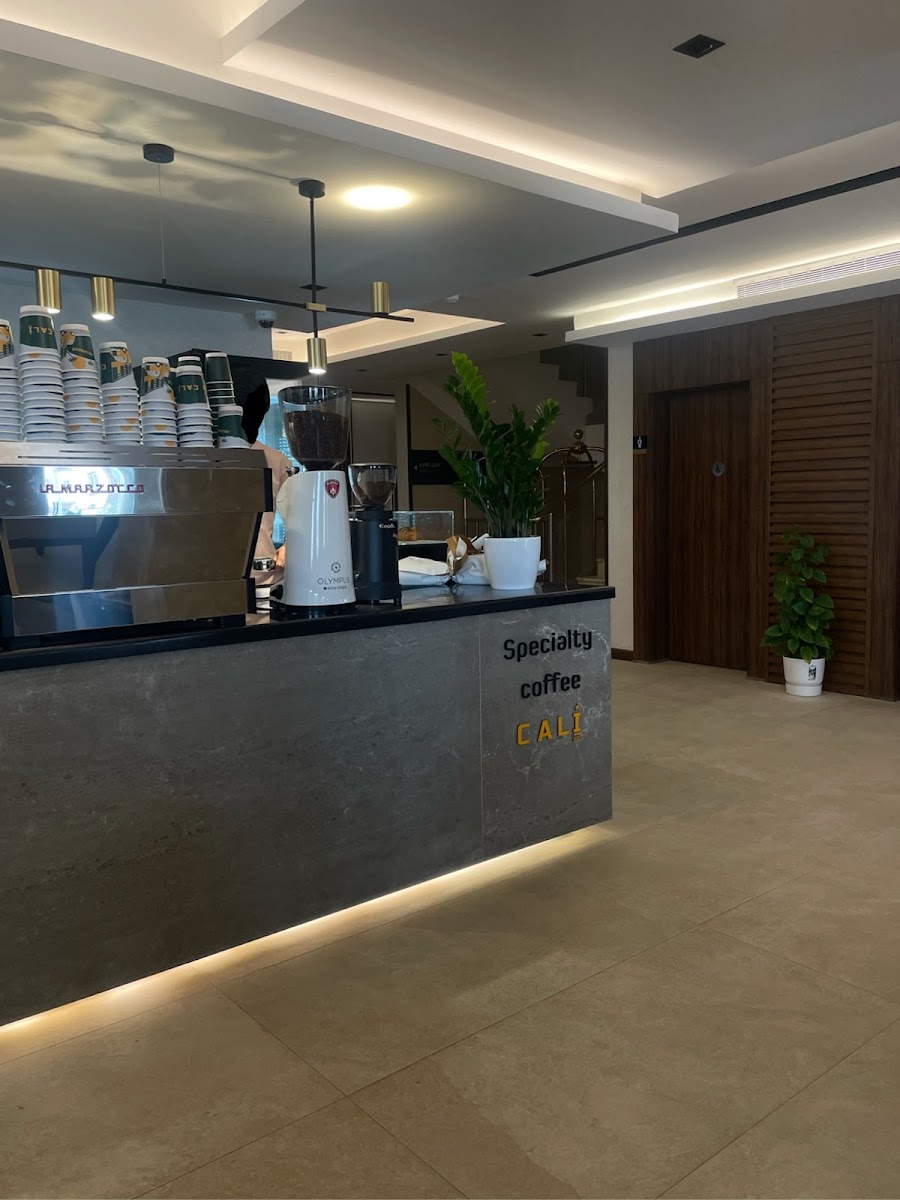 CALI SPECIALTY Cafe - 4