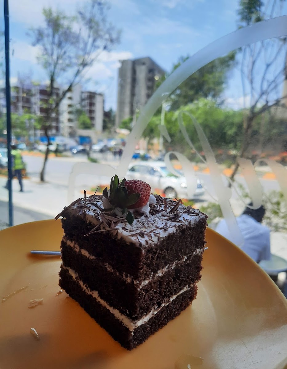 La Parisienne Olompia ላ ፓሬዝያን ካፌ ኦሎምፒያ - 2