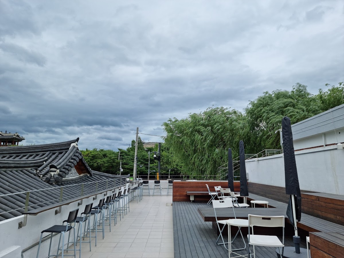 JUNG JIYOUNG COFFEE ROASTERS HWAHONG