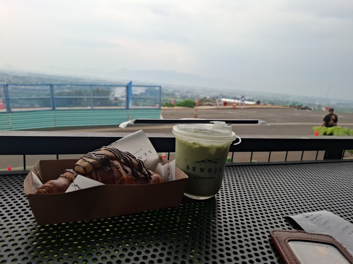 BUMILUHUR Coffee 'N Tea House - 5