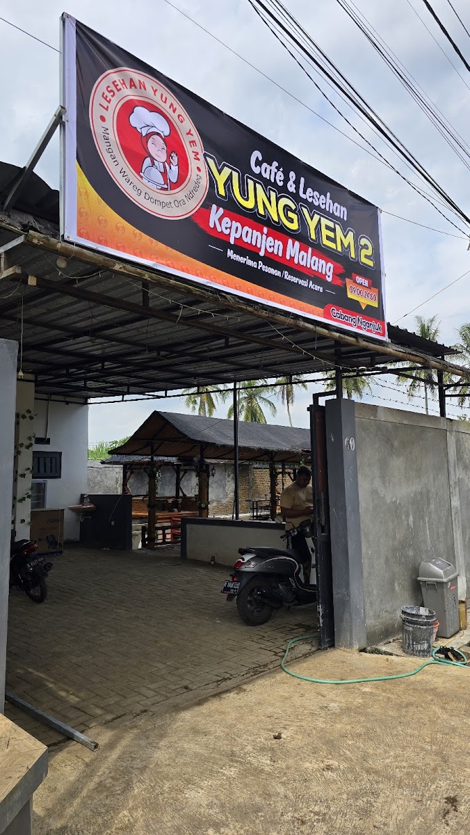 Cafe dan Lesehan Yung Yem 2