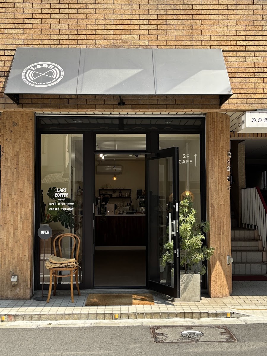 LARS COFFEE AND BAKERY