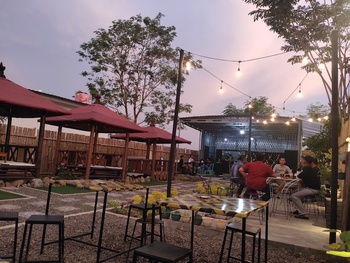 Dejavu warmindo cafe