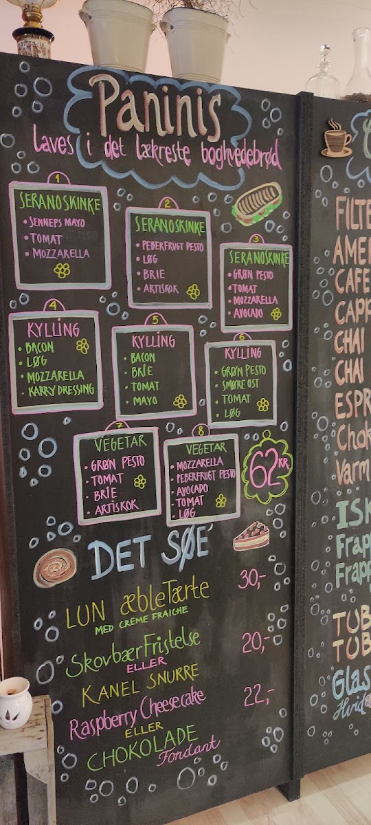 Fætter V Café & Secondhand - 2