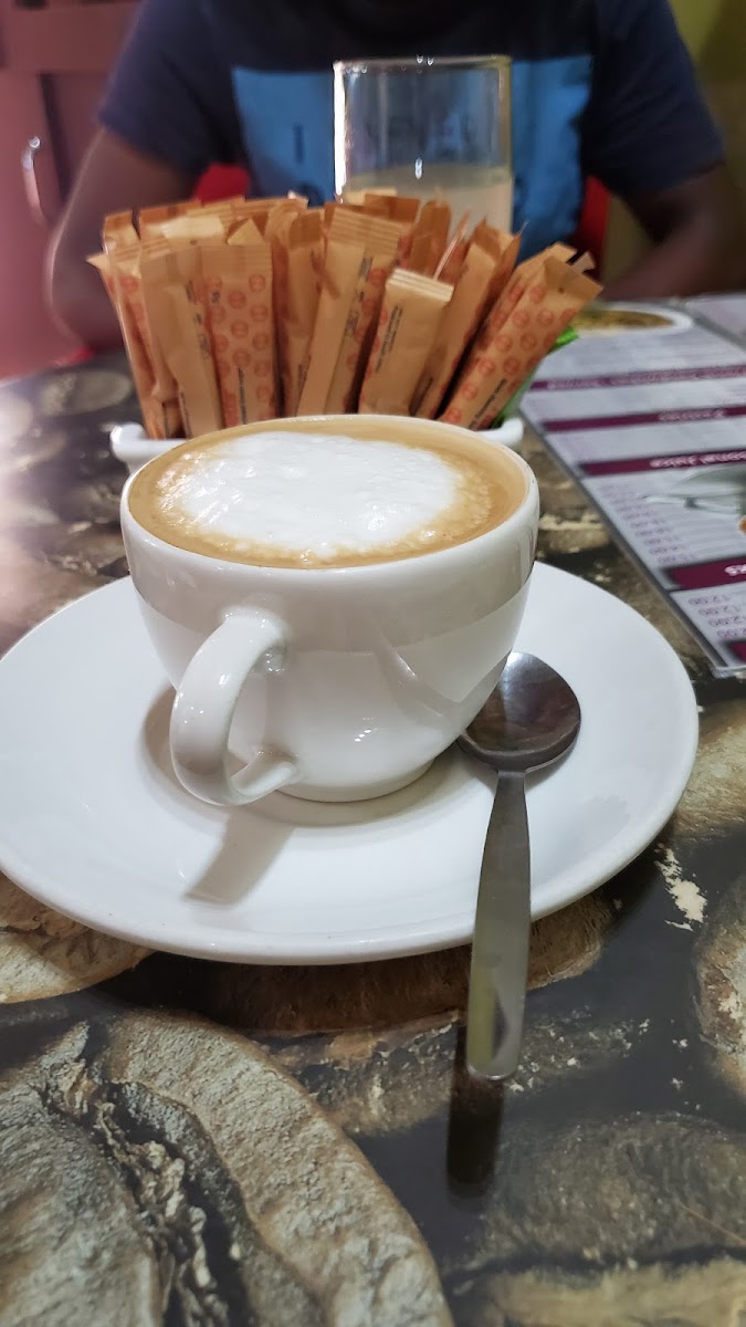 Ouh La La French Cafe - 8