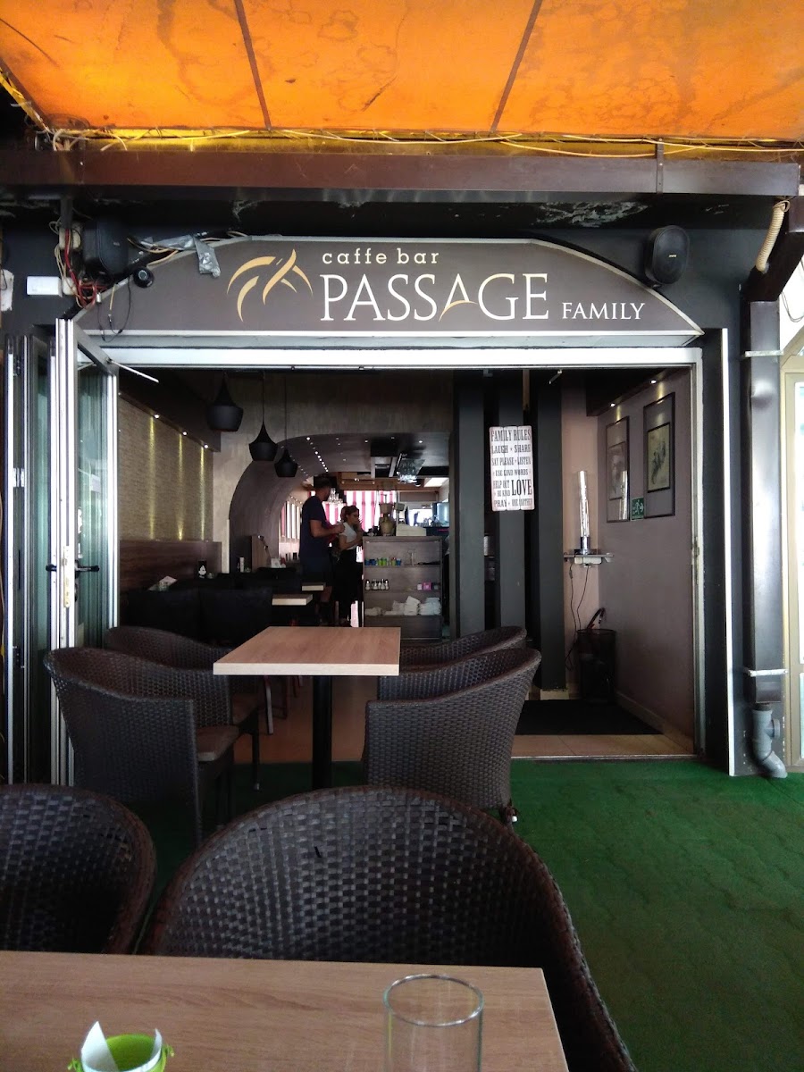 caffe bar Passage Family