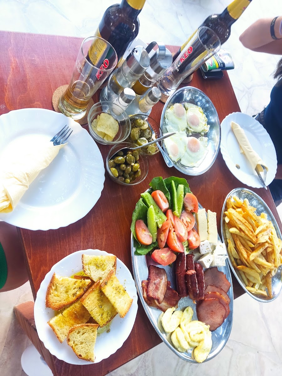 Grape Vine - Coffee & Snacks - 4