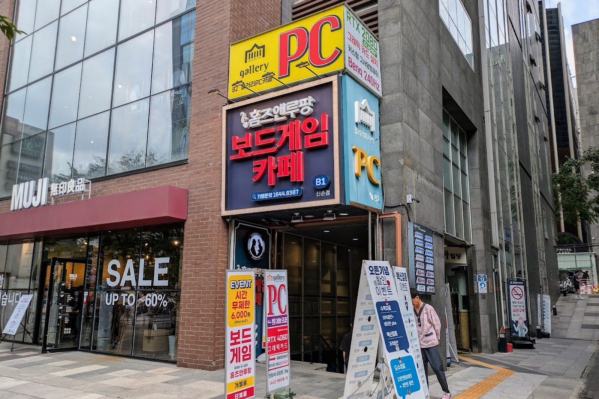 Board Game Café Red Button Sinchon Branch