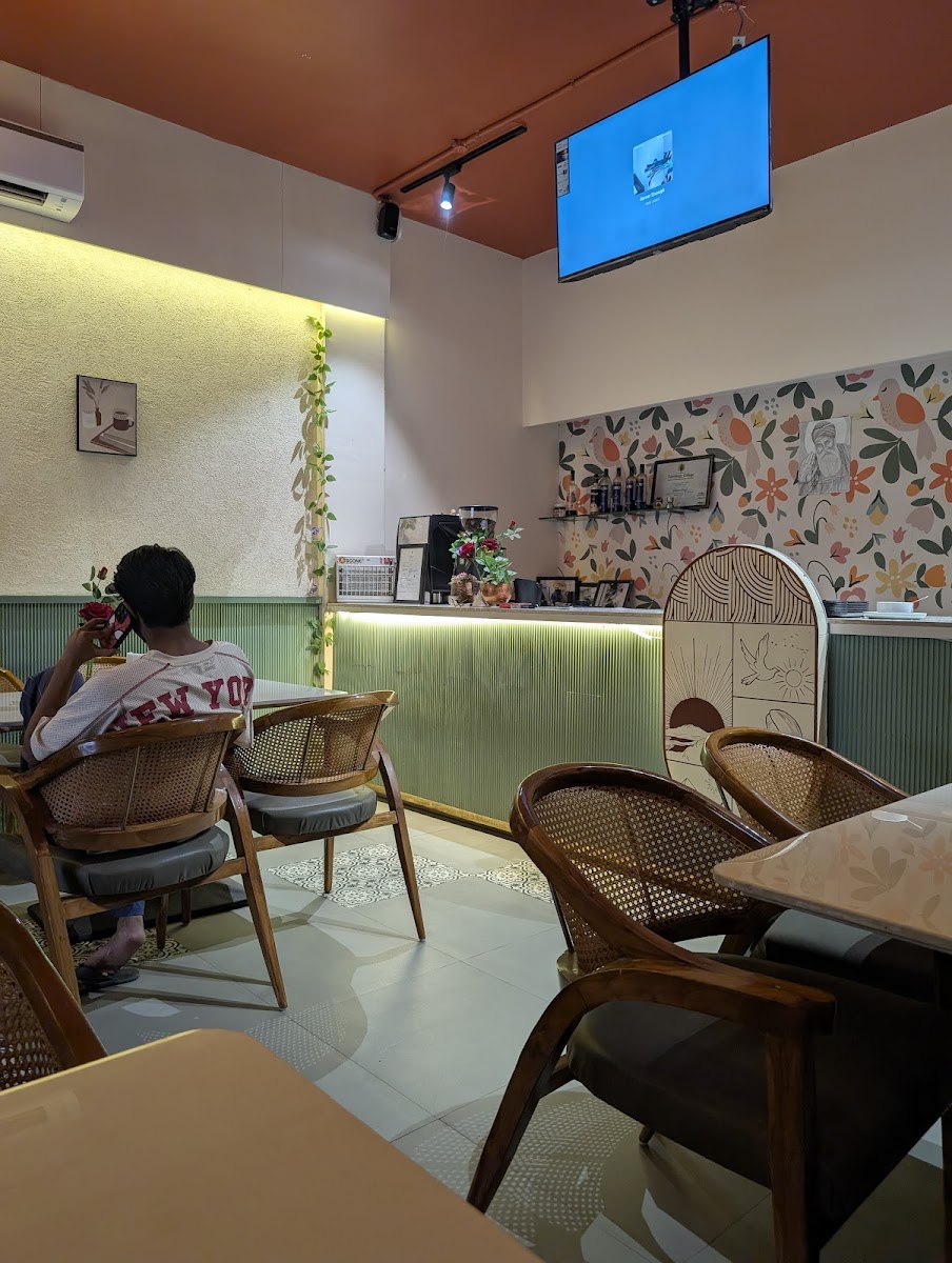 Cairo Cafe & Restaurant - 10